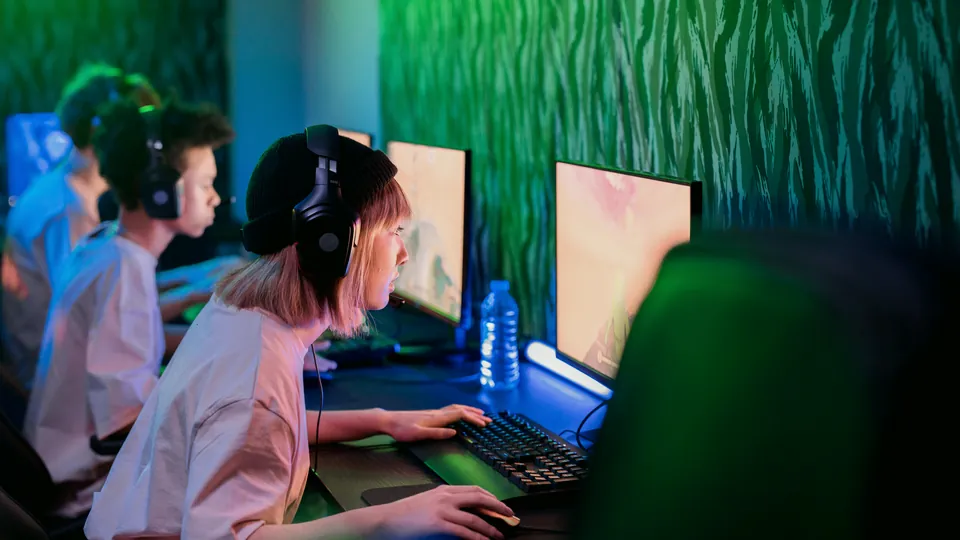Gamer di arena gaming modern